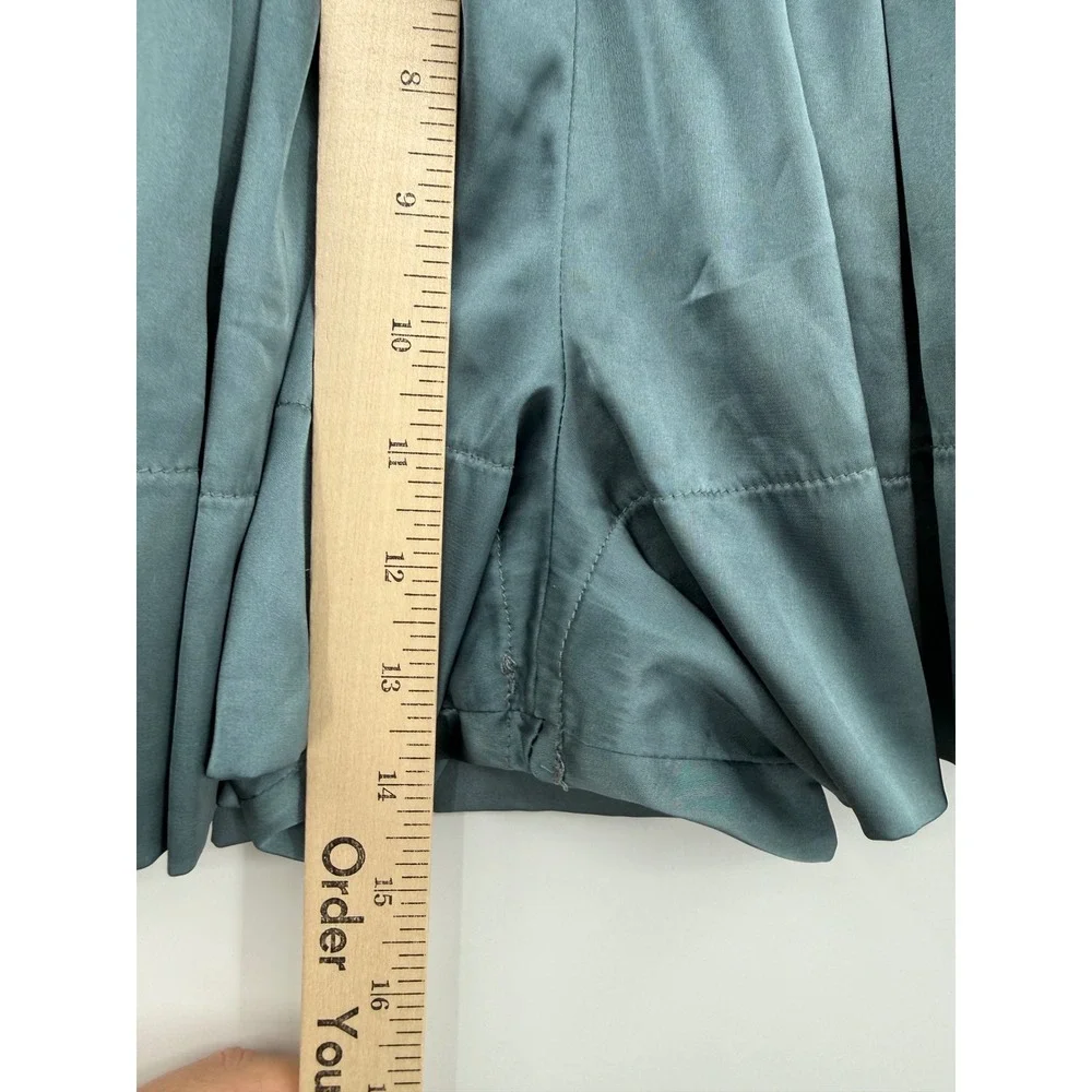 Natural Life Shorts Womens‎ Small Teal Smocked Waist Satin Boho Daisy Detail